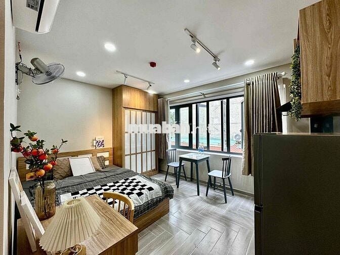 CĂN HỘ Q1_RỘNG RÃI_THOÁNG MÁT_SẠCH SẼ_CỬA SỔ LỚN_MÁY GIẶT RIÊNG_HẺMOTO