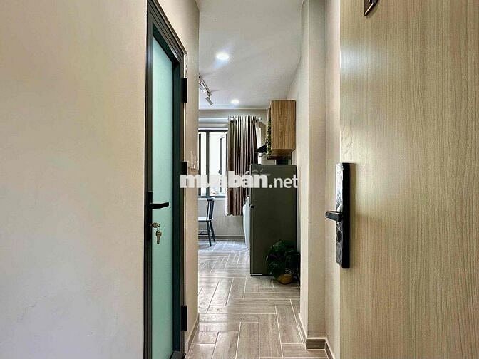 CĂN HỘ Q1_RỘNG RÃI_THOÁNG MÁT_SẠCH SẼ_CỬA SỔ LỚN_MÁY GIẶT RIÊNG_HẺMOTO