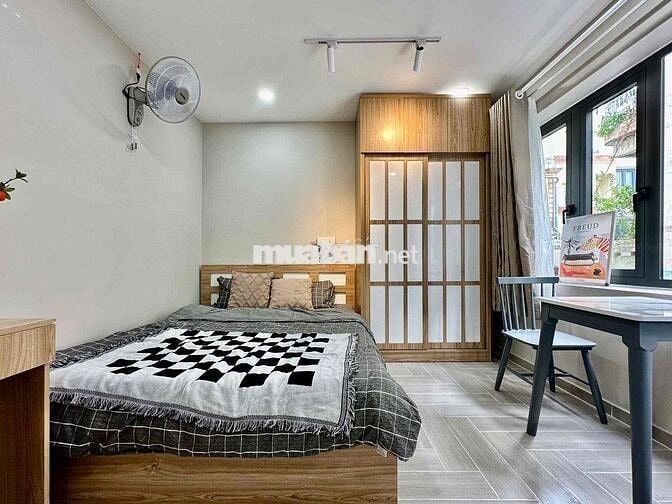 CĂN HỘ Q1_RỘNG RÃI_THOÁNG MÁT_SẠCH SẼ_CỬA SỔ LỚN_MÁY GIẶT RIÊNG_HẺMOTO
