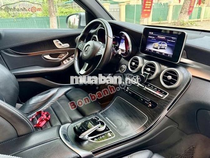 Chính chủ bán GLC300 4Matic 2017 chạy 9,9v