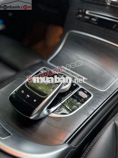 Chính chủ bán GLC300 4Matic 2017 chạy 9,9v