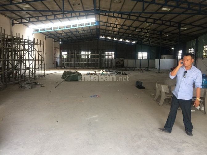 Nhà xưởng cho thuê đường lê văn khương quận 12 dt: 700m giá 35 trieu