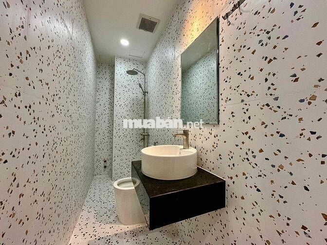 CĂN HỘ Q1_RỘNG RÃI_THOÁNG MÁT_SẠCH SẼ_CỬA SỔ LỚN_MÁY GIẶT RIÊNG_HẺMOTO