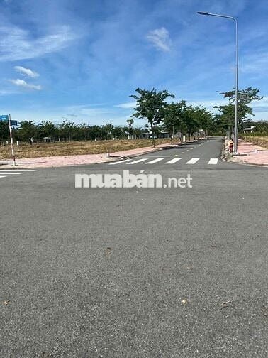 Bán đất full thổ cư 90m2 giá 1tỷ150. Đã có sổ TL824 Hựu Thạnh Long An