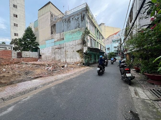 Bán nhà nát KHU VIP hẻm nhựa xe hơi 8m Nguyễn Xí, P26, Q.Bình Thạnh.