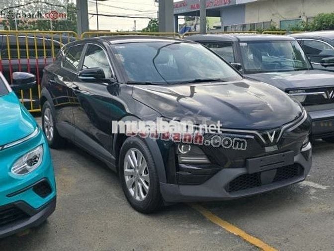 VinFast VF6 Eco 2025