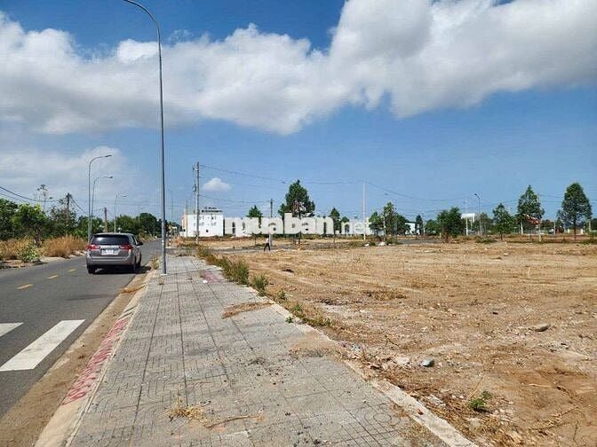 175m2 Thổ Cư _ cách chợ Bà Rịa 5 3 phút_ Giá lỗ 2ty590( bao sổ ) .