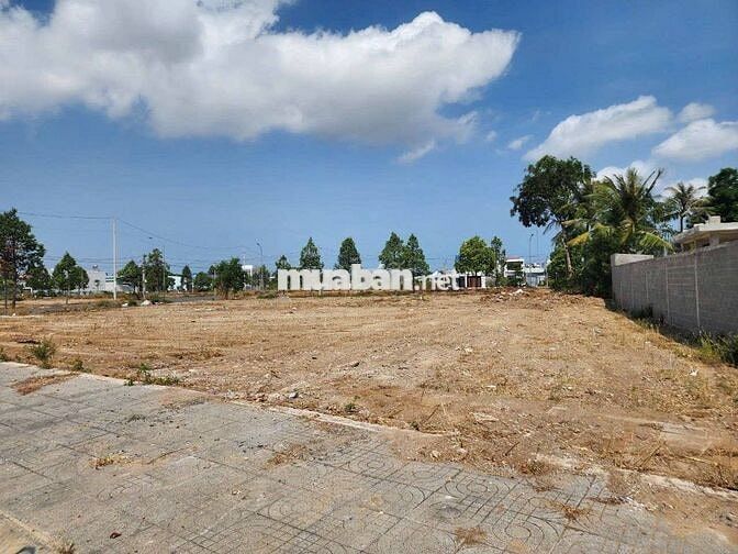 175m2 Thổ Cư _ cách chợ Bà Rịa 5 3 phút_ Giá lỗ 2ty590( bao sổ ) .