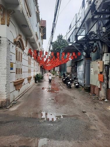 Bán nhà 2tầng tại ngách 50 ngõ 310 nghi tàm . Trung tâm phường hồng hà