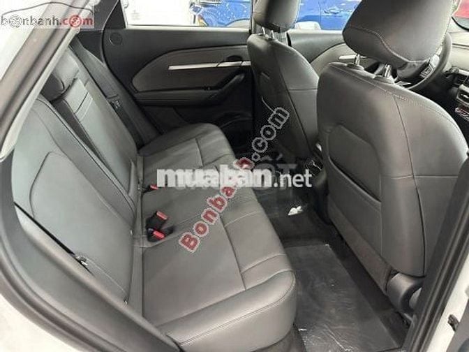 VinFast VF6 Eco 2025