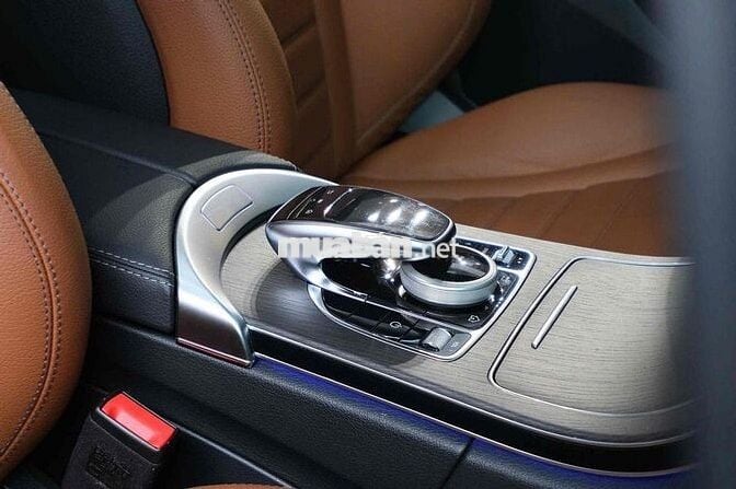 Mercedes Benz C300 AMG model 2020 siêu đẹp