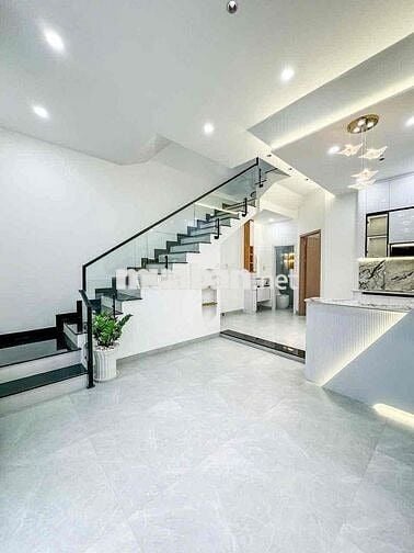BÁN NHÀ MỚI ĐẸP FULL NỘI THẤT ĐẬU OTO TRONG NHÀ