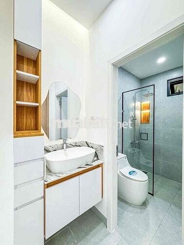 BÁN NHÀ MỚI ĐẸP FULL NỘI THẤT ĐẬU OTO TRONG NHÀ