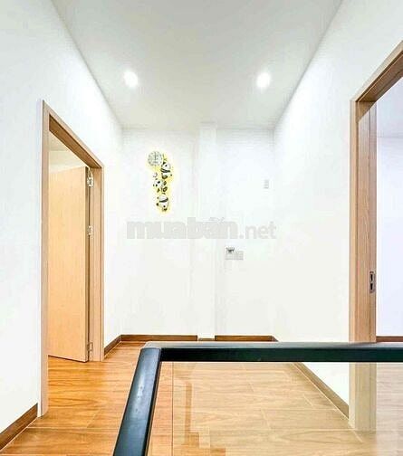 BÁN NHÀ MỚI ĐẸP FULL NỘI THẤT ĐẬU OTO TRONG NHÀ