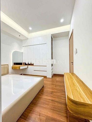 BÁN NHÀ MỚI ĐẸP FULL NỘI THẤT ĐẬU OTO TRONG NHÀ