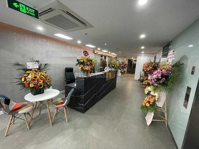 BÁN TOÀ VĂN PHÒNG HOÀNG QUỐC VIỆT, 80M2 × 7.5 TẦNG THANG MÁY,  42 TỶ