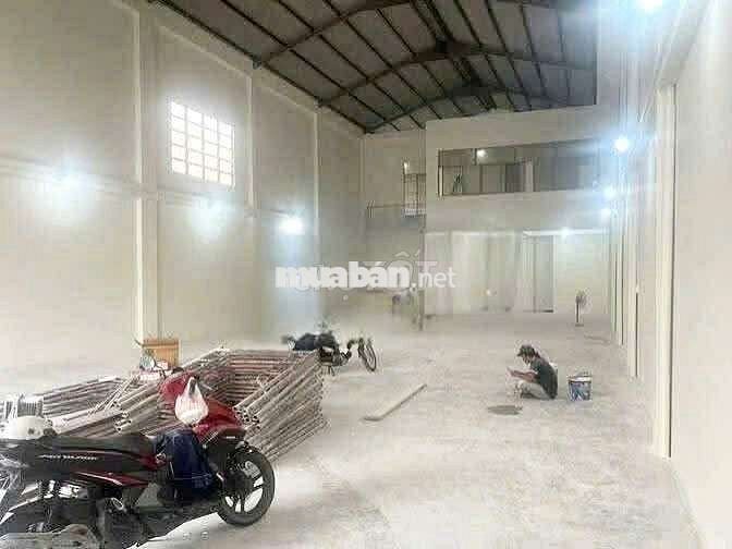 Cho Thuê Nhà ,Góc 2 Mặt Tiền : DTSD 450m2