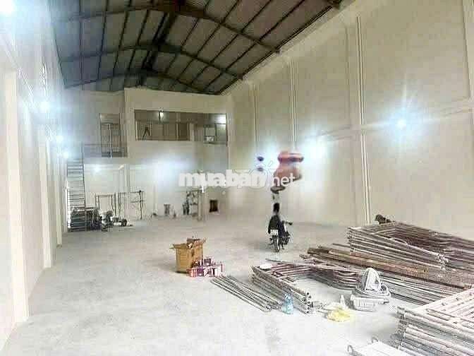 Cho Thuê Nhà ,Góc 2 Mặt Tiền : DTSD 450m2