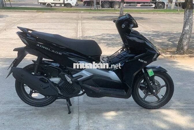 Honda Air Blade 2022 2 van đen bóng có trả góp