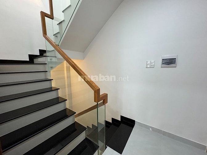 3lầu có thang máy hẻm ô tô VF5,hẻm thông khu VIP Hoàng Diệu-gần NVTrỗi