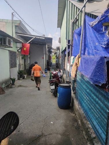 Nhà cấp 4 mới xây.con mới điện nước đầy đủ chỉ vào ở ngay.