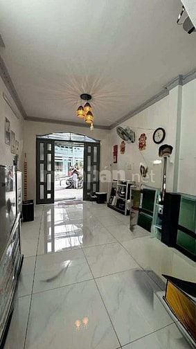 NHÀ 2 TẦNG 1 / LÊ VĂN KHƯƠNG- SÁT BÊN SIÊU THỊ METRO