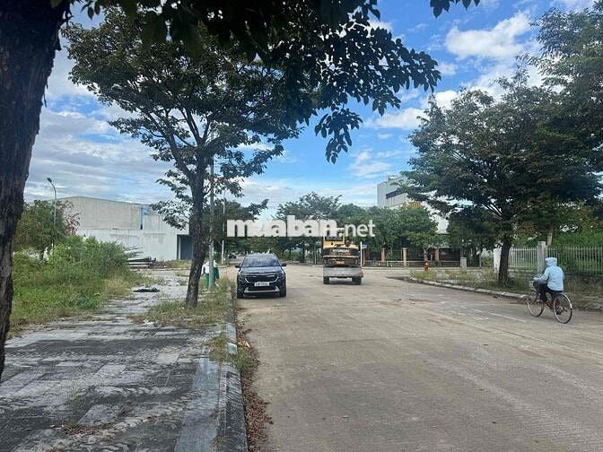 Bán lô đất đường 10m5 đối diện trường Đàm Quang Trung