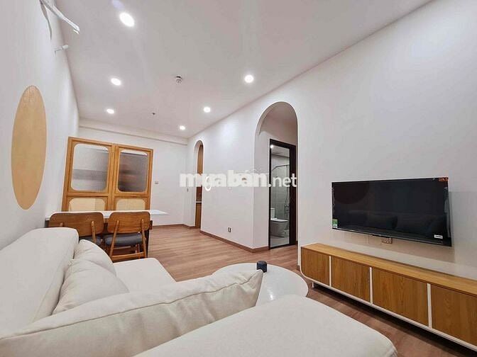 CĂN HỘ NỘI THẤT ĐẸP, CỬA SỔ LỚN, 2PN2WC THÔNG THOÁNG, VỊ TRÍ TRUNG TÂM