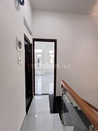 NHÀ MỚI Ở NGAY HXH VƯỜN LÀI cách MT vài căn