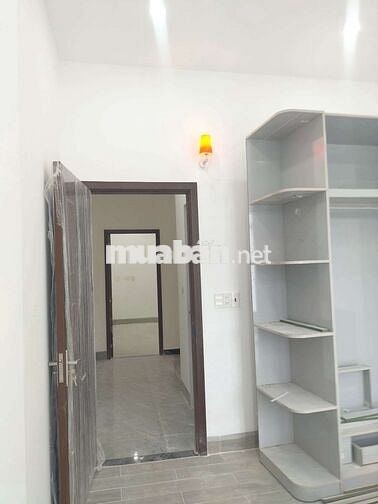 Nhà 1 trệt 2 lầu hướng Đông Nam full nội thất hẻm 99 lê hồng phong