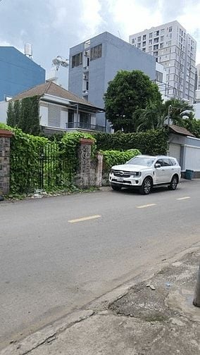 Bán đất 2 mặt tiền 119 Quốc Hương, Thảo Điền, DT 10,5x35m, đc xây cao 
