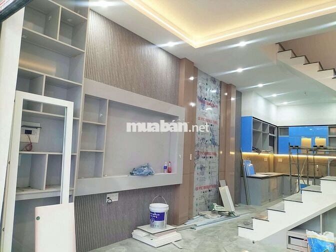 Nhà 1 trệt 2 lầu hướng Đông Nam full nội thất hẻm 99 lê hồng phong