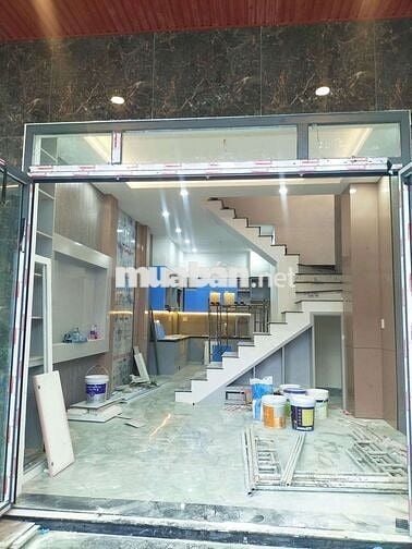 Nhà 1 trệt 2 lầu hướng Đông Nam full nội thất hẻm 99 lê hồng phong