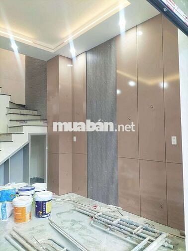 Nhà 1 trệt 2 lầu hướng Đông Nam full nội thất hẻm 99 lê hồng phong