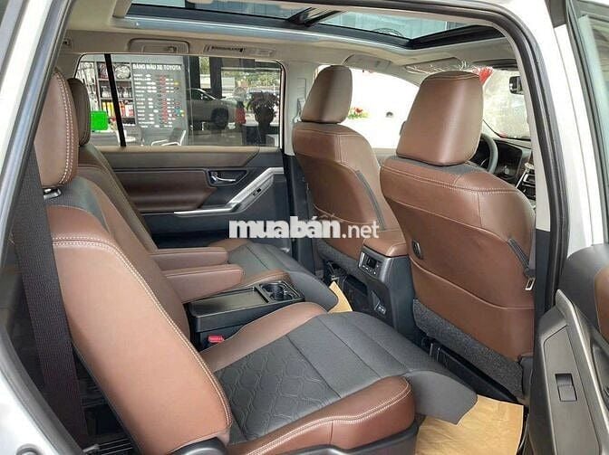 INNOVA CROSS HYBRID 2025 - xe giao ngay GIÁ TỐT