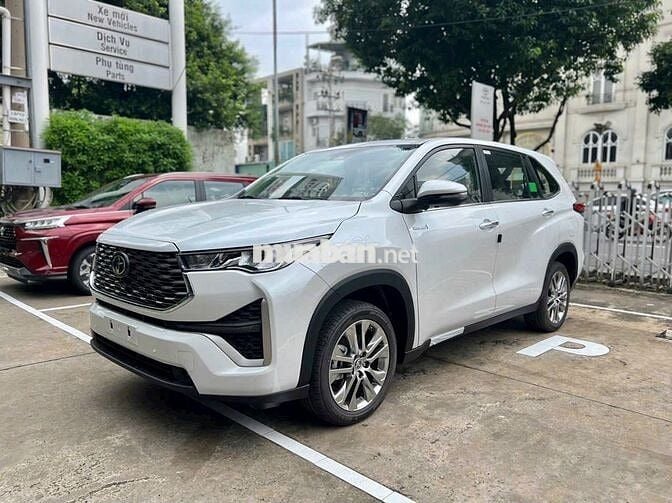INNOVA CROSS HYBRID 2025 - xe giao ngay GIÁ TỐT
