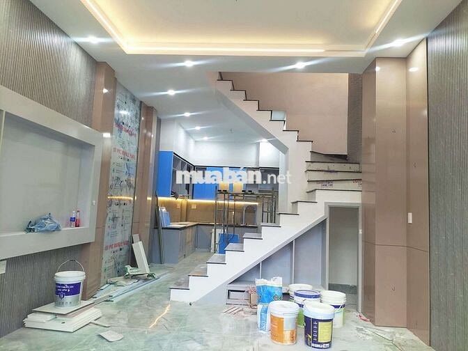 Nhà 1 trệt 2 lầu hướng Đông Nam full nội thất hẻm 99 lê hồng phong