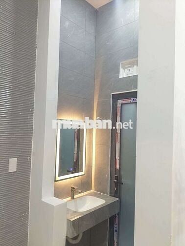 Nhà 1 trệt 2 lầu hướng Đông Nam full nội thất hẻm 99 lê hồng phong