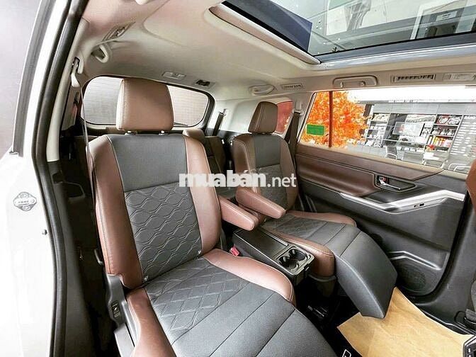 INNOVA CROSS HYBRID 2025 - xe giao ngay GIÁ TỐT