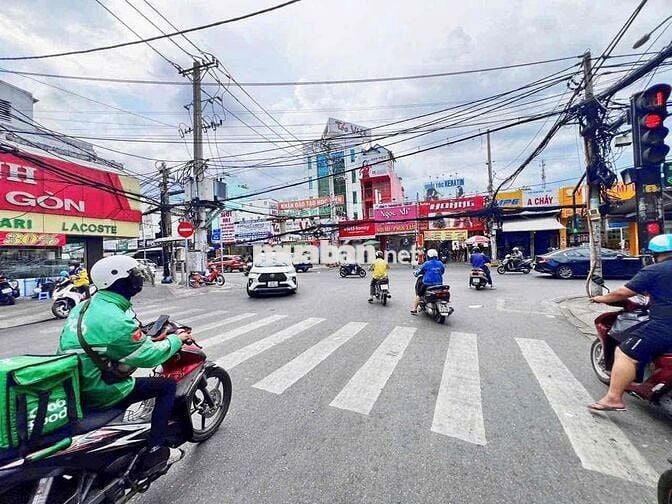 MĂT BẰNG HƠN 300m2 VỊ TRÍ ĐẮC ĐỊA TUYẾN KINH DOANH Q7