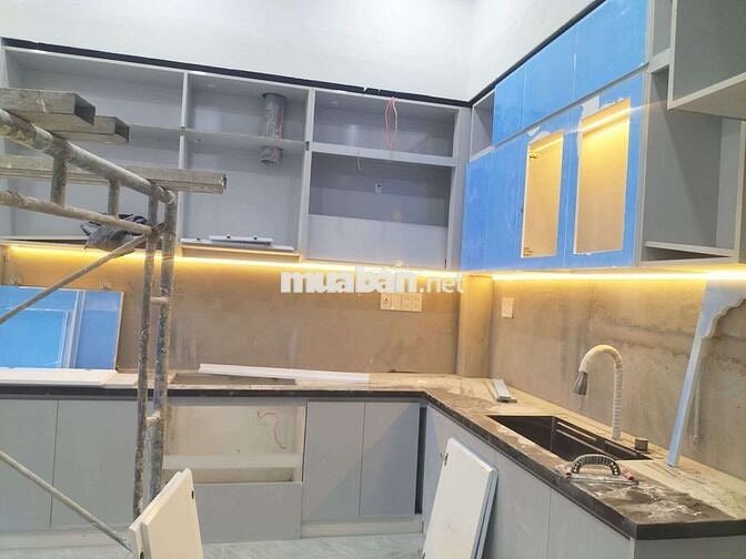 Nhà 1 trệt 2 lầu hướng Đông Nam full nội thất hẻm 99 lê hồng phong
