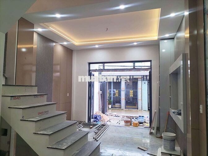 Nhà 1 trệt 2 lầu hướng Đông Nam full nội thất hẻm 99 lê hồng phong