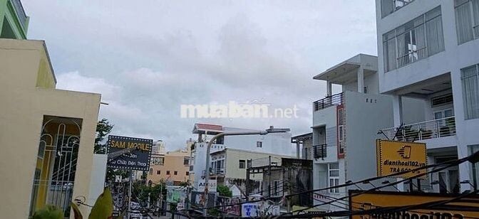 Nhà mặt tiền xây dựng chất lượng