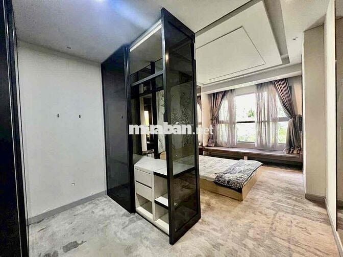🍀🍀 Nhà Cho Thuê Nguyên Căn Sân Vườn Hoàng Quốc Việt - Quận 7  - DT : 1