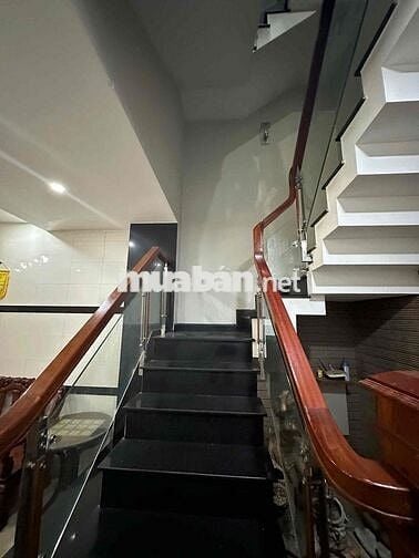 Chính Chủ bán nhà đẹp , Hẻm xe hơi Lê trọng tấn