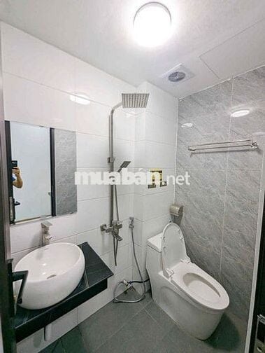 CCMN SIÊU XINH  BAN CÔNG THOÁNG ĐỐI DIỆN KHÁCH SẠN MARRIOT - ĐẠI LỘ TL