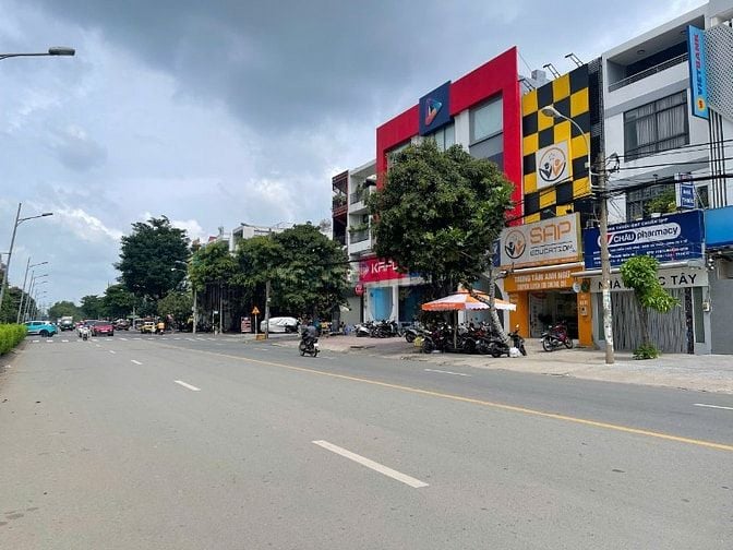 Lời 10 tỷ toà nhà 3 MT khu Trường Sơn,DT: 6,5x28m KC: Hầm 9T hđt 250tr