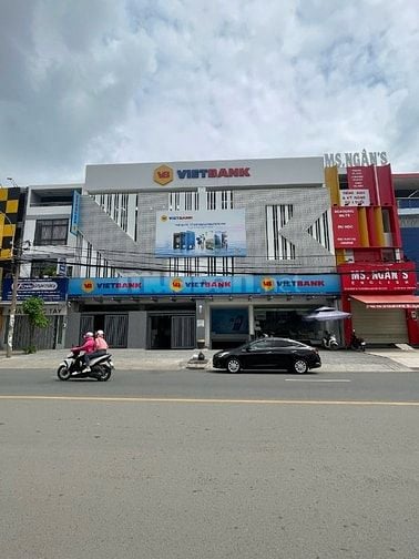 Lời 10 tỷ toà nhà 3 MT khu Trường Sơn,DT: 6,5x28m KC: Hầm 9T hđt 250tr