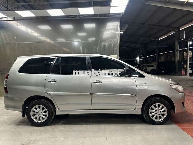 Chính chủ bán Toyota Innova 2.0G 2013 đi cực ít.