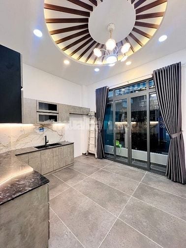 NHÀ MỚI 4Tầng MTKD gần CHỢ, TRƯỜNG khu CAO TẦNG